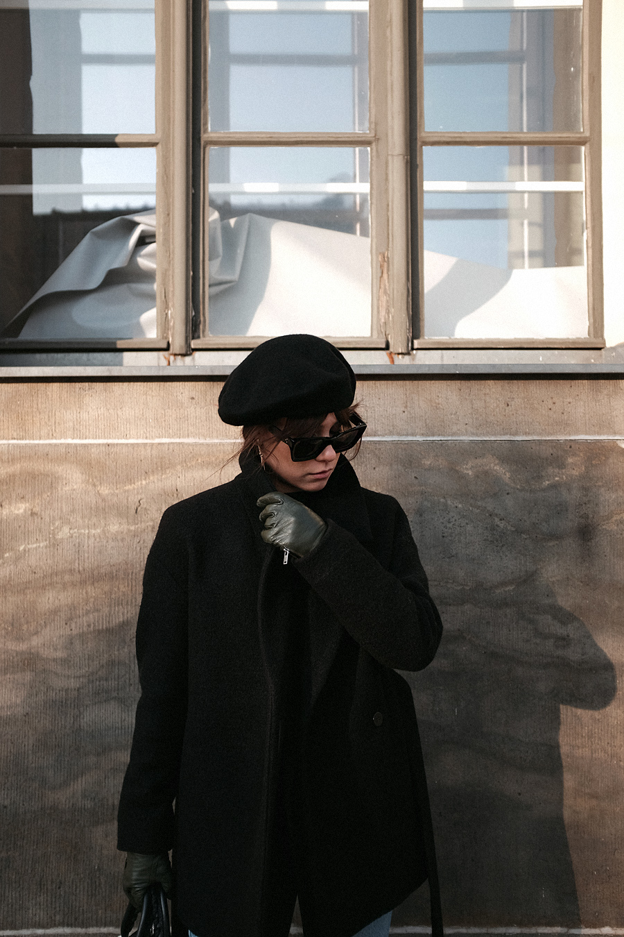 Nisi is wearing: Balenciaga Giant 12 City Bag, Céline Kate Sunglasses, Wool beret, Wrap coat, Mom jeans, Wool blazer, Sweater, Acne Studios Jensen Boots