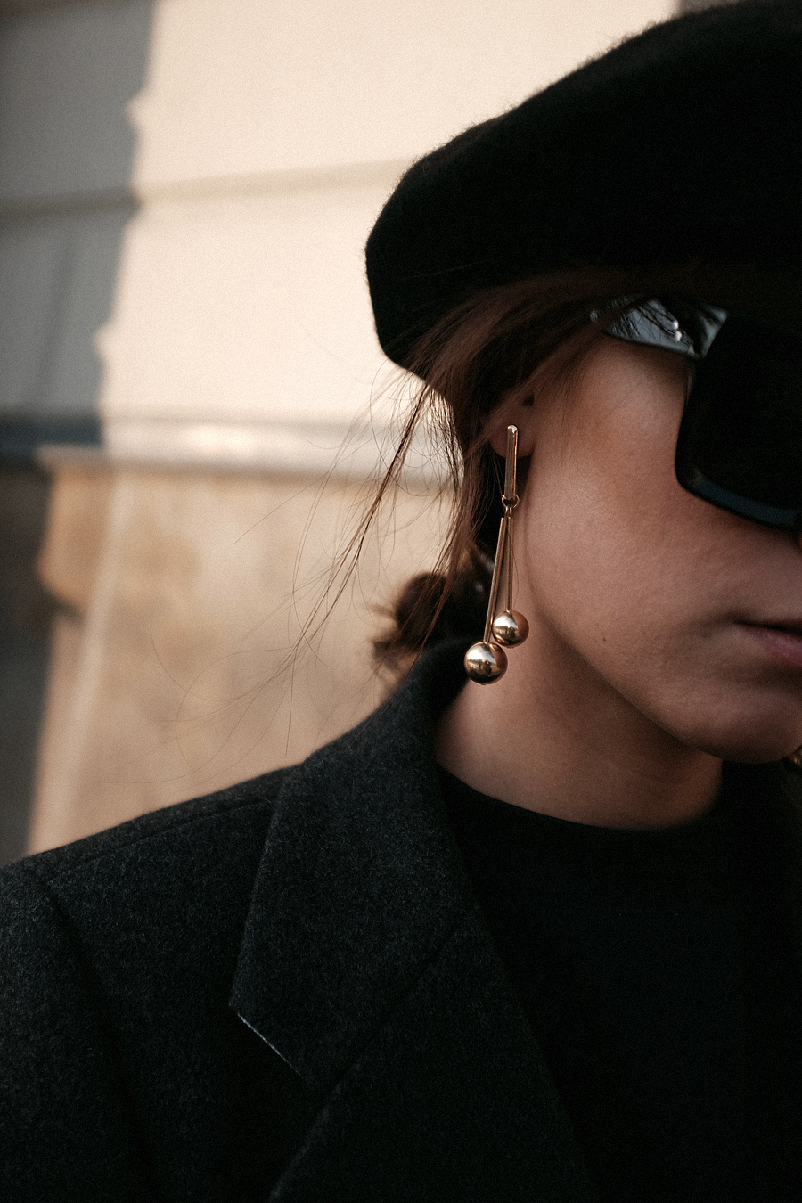 Nisi is wearing: Balenciaga Giant 12 City Bag, Céline Kate Sunglasses, Wool beret, Wrap coat, Mom jeans, Wool blazer, Sweater, Acne Studios Jensen Boots