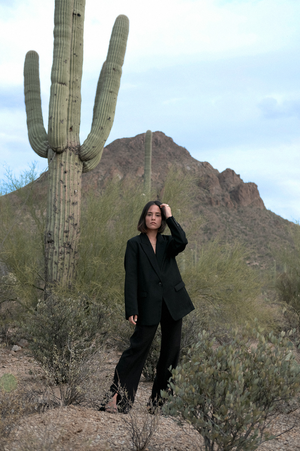 Saguaro National Park. Nisi is wearing: Oversized back blazer H&M, Black flared trousers WEEKDAY, Gold chunky chain necklace ESTÉE LALONDE X DAISY, Fat Snake ring ALL BLUES, Fat gold ring DAPHINE