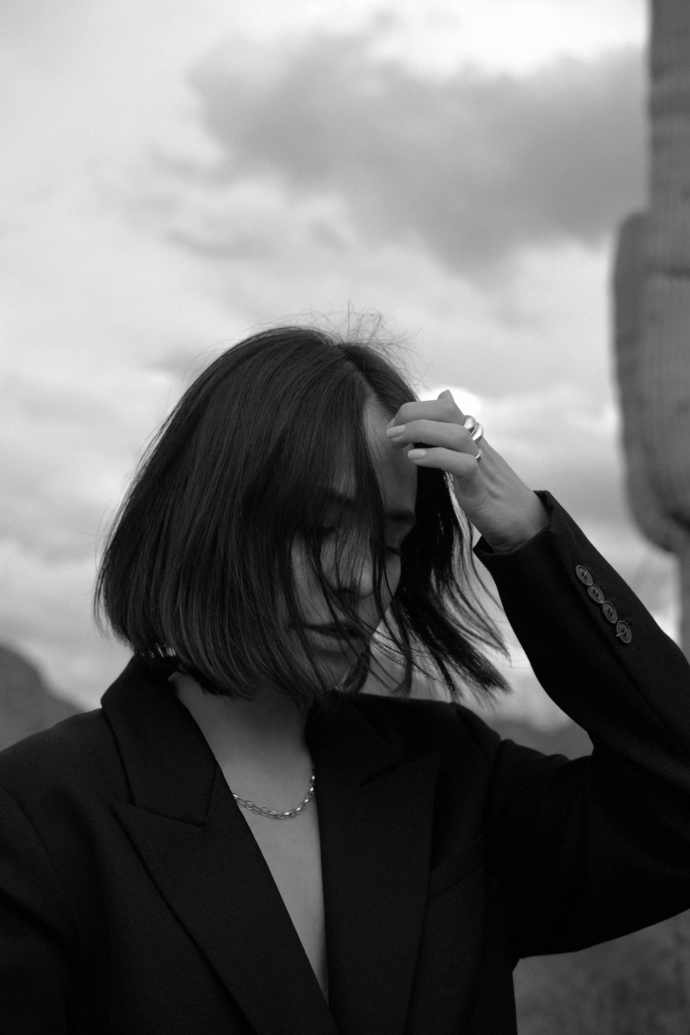 Saguaro National Park. Nisi is wearing: Oversized back blazer H&M, Black flared trousers WEEKDAY, Gold chunky chain necklace ESTÉE LALONDE X DAISY, Fat Snake ring ALL BLUES, Fat gold ring DAPHINE