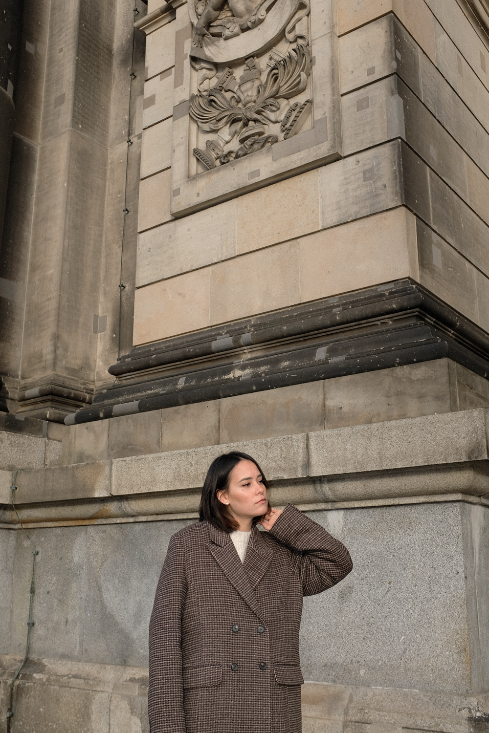 Nisi is wearing: Checkered coat LEVETE ROOM. Checkered trousers RÉSUMÉ. Embossed ankle boots ZIGN. Gabrielle bag CHANEL