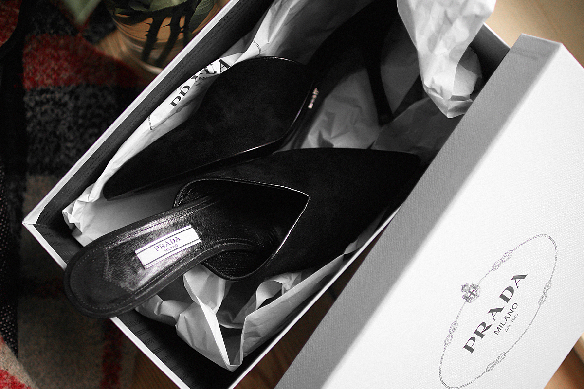 Muji Aroma Diffusor with eucalyptus and lavender, Zara checked wool coat, green white roses, Yves Saint Laurent La Laque Couture Nr. 73 Noir Over Noir für black nails Prada suede mules.