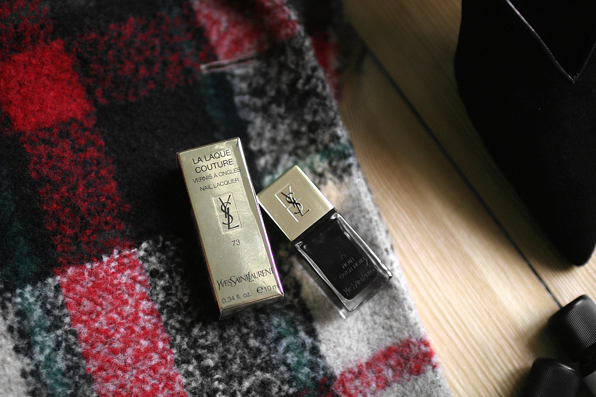 Muji Aroma Diffusor with eucalyptus and lavender, Zara checked wool coat, green white roses, Yves Saint Laurent La Laque Couture Nr. 73 Noir Over Noir für black nails Prada suede mules.