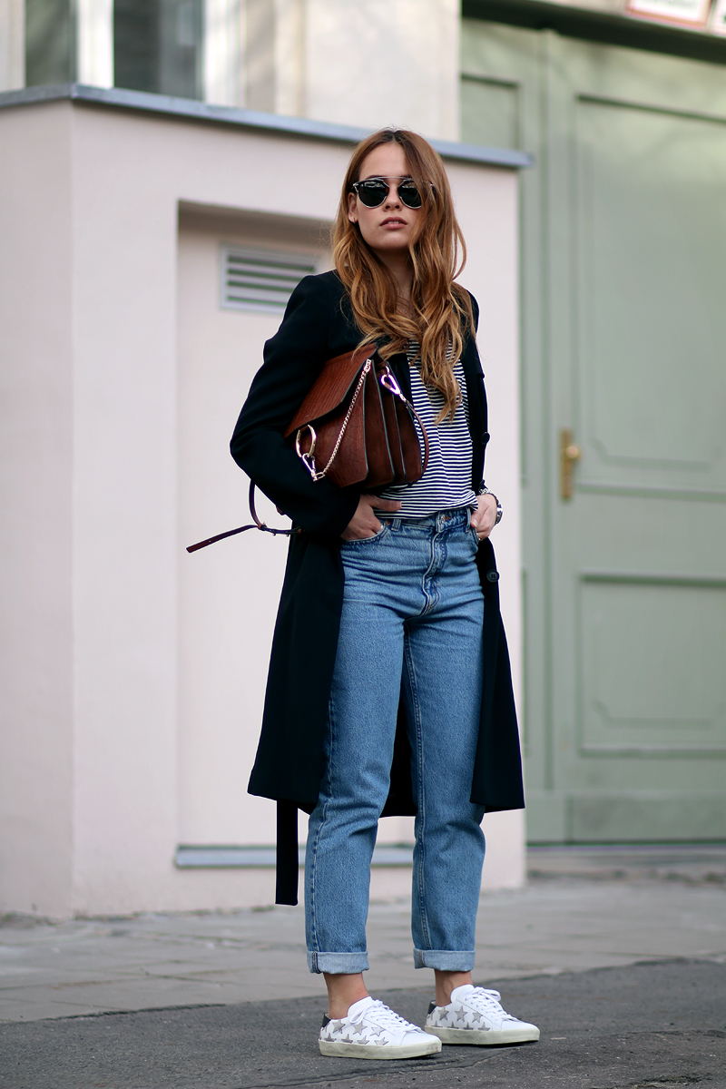 Outfit: The Mom Jeans and the Trench Coat | T E E T H A R E J A D E ...