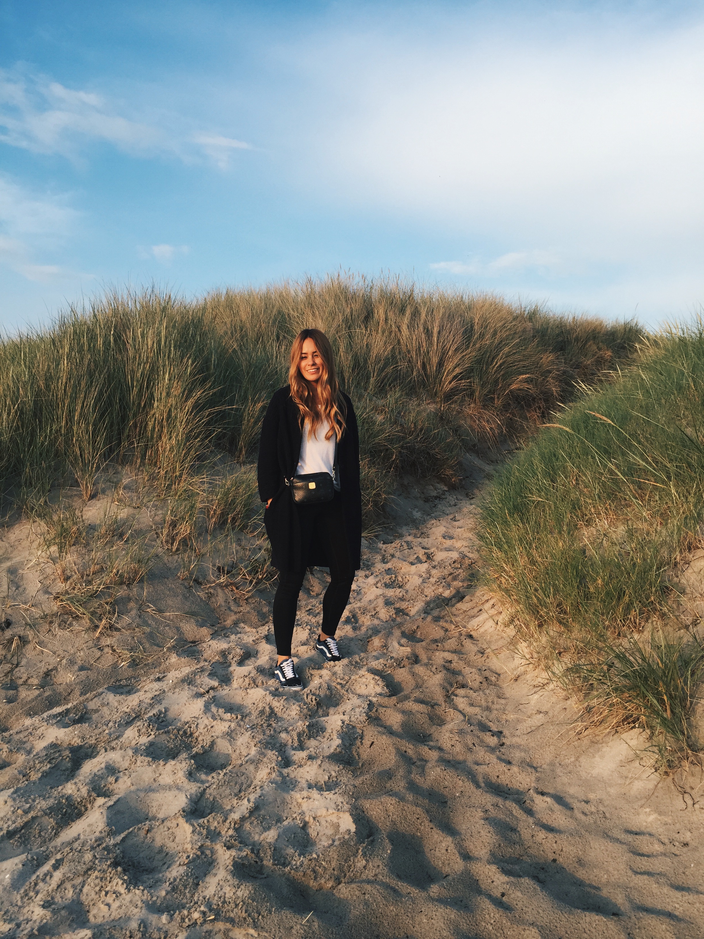 Desi is wearing COS jacketm Minki shirt, Nike leggings, Vans old skool sneaker, MCM bag