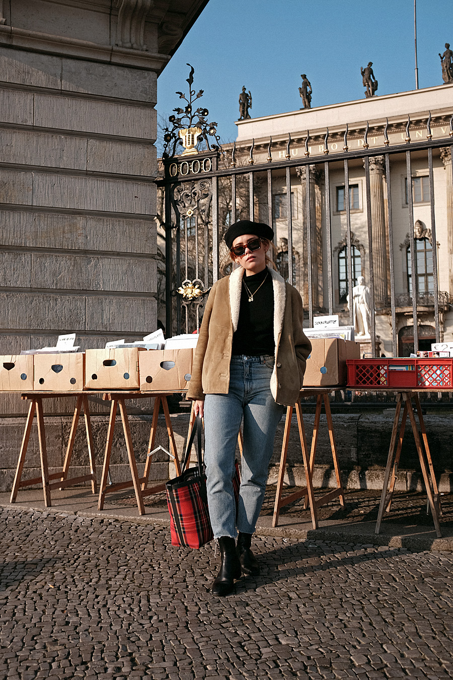Desi is wearing: Céline Kate Sunglasses, Burberry Giant Shopper, Wool beret, Isabel Marant Éroile Shearling jacket, Mom jeans, Totême Turtleneck, Chelsea boots