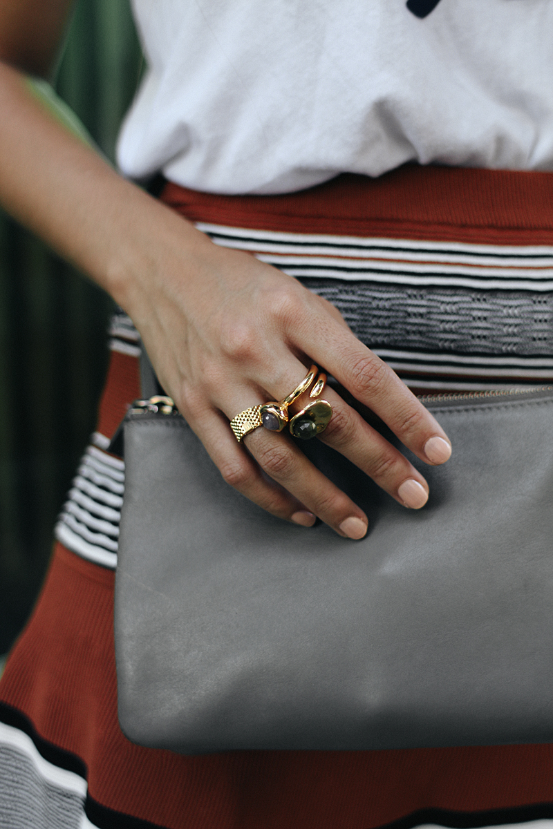 Outfit - Casual with print shirt and skirt. Desi is wearing: Céline Trio bag, Saint Laurent Sneakers, skirt, Brandy Melville shirt, earrings