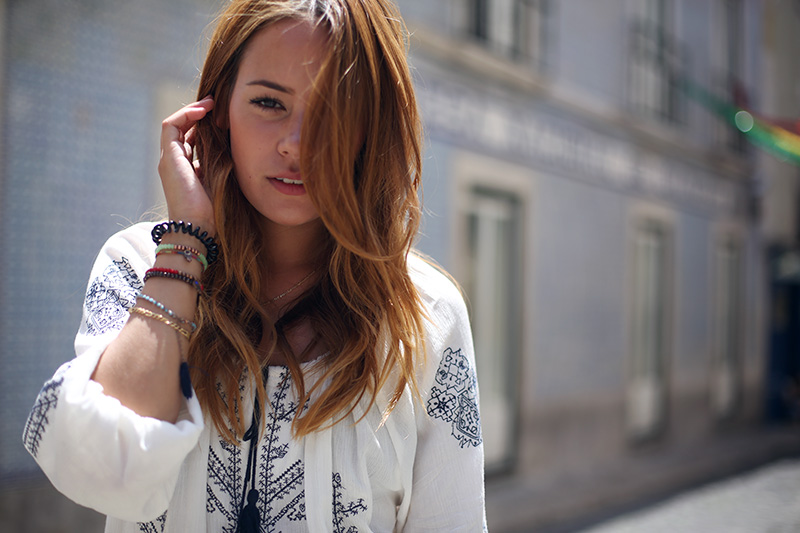Embroided Summer Tunic, Bestickte Tunika, Jeansshorts, Balenciaga City Bag, Gizeh Birkenstock