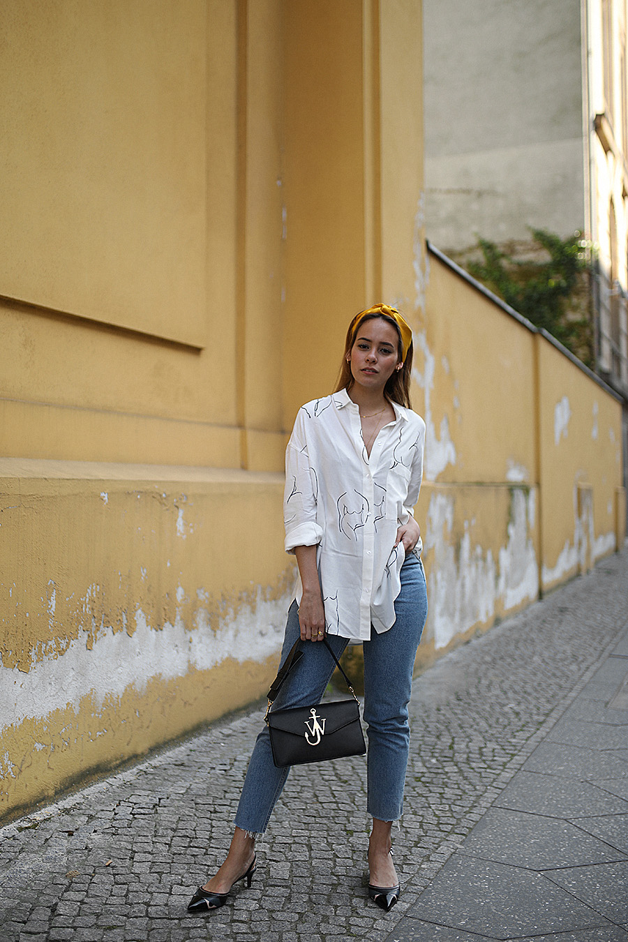 Outfit: Line Art Blouse. Desi is wearing Paloma Wool line art blouse, Zara headband, Monki Mom jeans, J.W.Anderson Logo bag, Fendi slingback pumps. - teetharejade.com