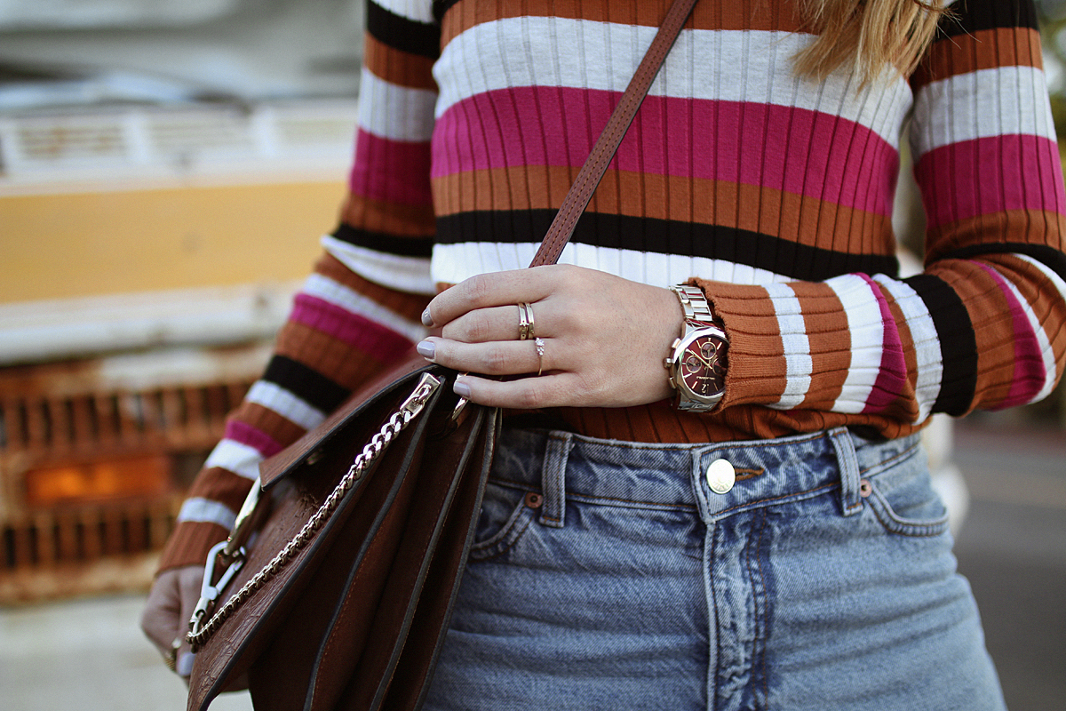 Outfit: Multicolored Stripes. Inspired by Stranger Things. Desi is wearing a multicolored striped shirt, mom jeans, Hermes Oran sandals and Chloé Faye bag.