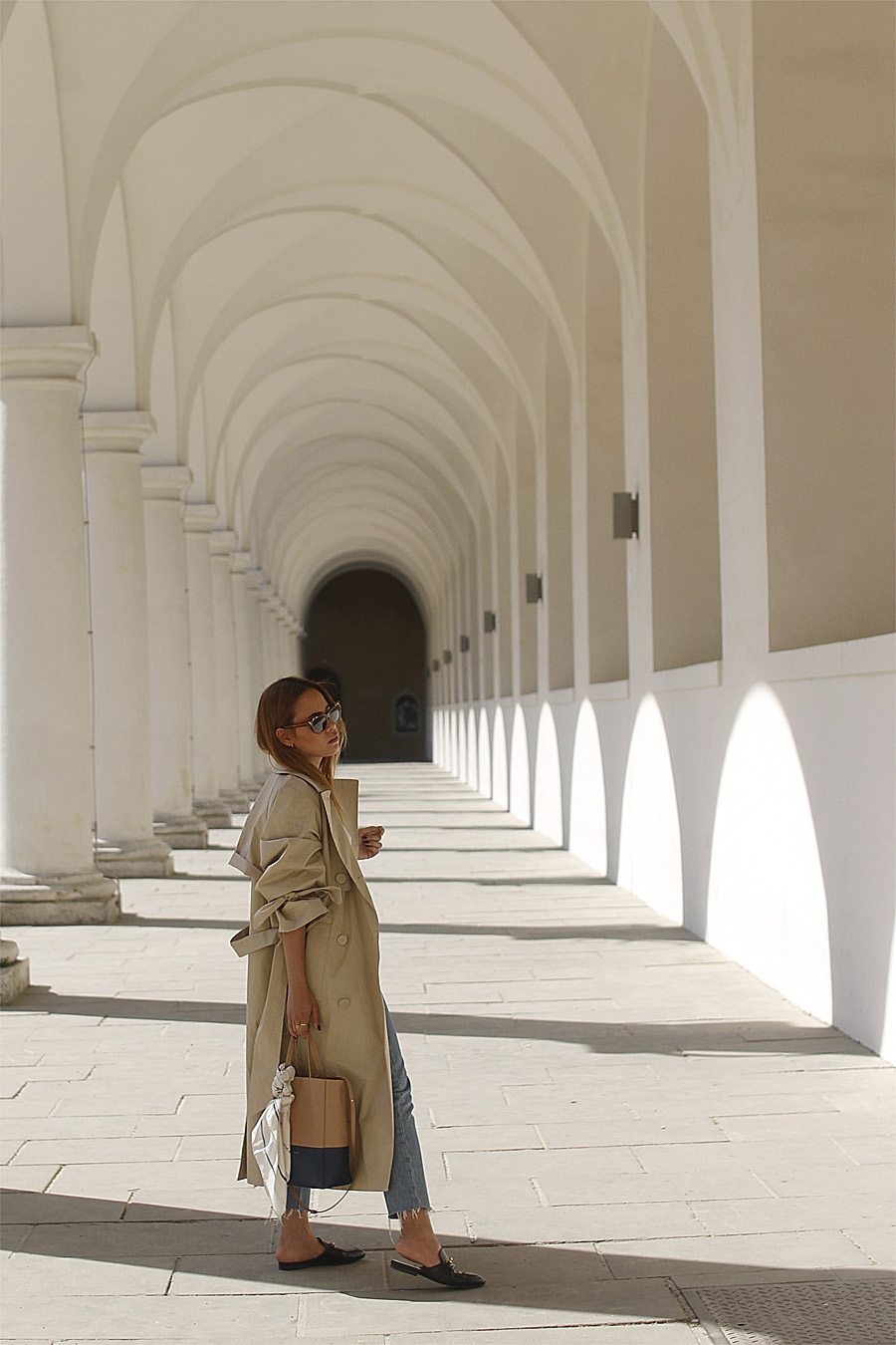 Outfit with oversized trenchcoat. Desi is wearing Edited the Label Trenchcoat, Gucci Princetown slippers, Celine tote bag, Monki mom jeans, Gucci sunglasses, Karl Lagerfeld watch, &otherstories top. - teetharejade.com