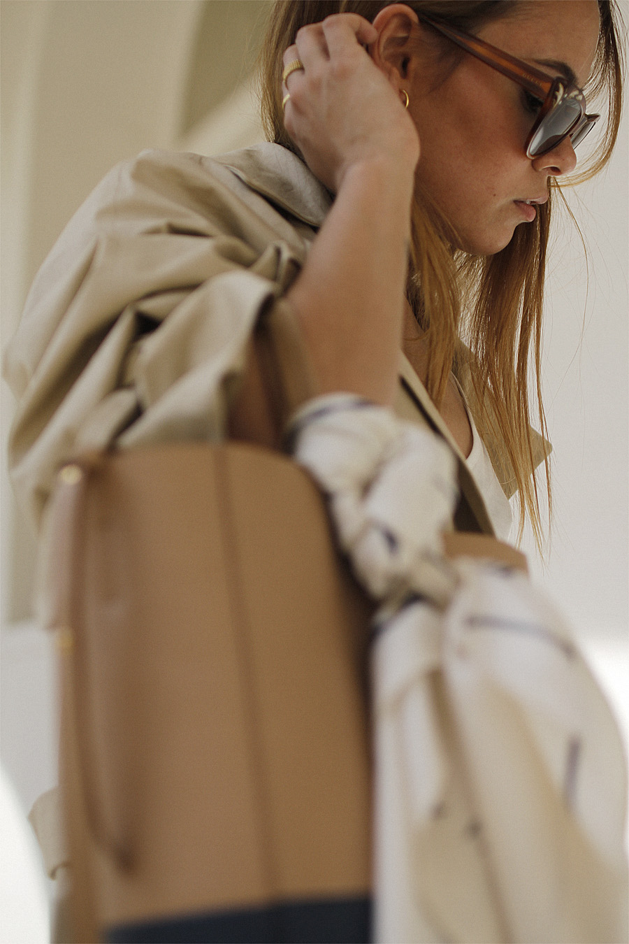 Outfit with oversized trenchcoat. Desi is wearing Edited the Label Trenchcoat, Gucci Princetown slippers, Celine tote bag, Monki mom jeans, Gucci sunglasses, Karl Lagerfeld watch, &otherstories top. - teetharejade.com