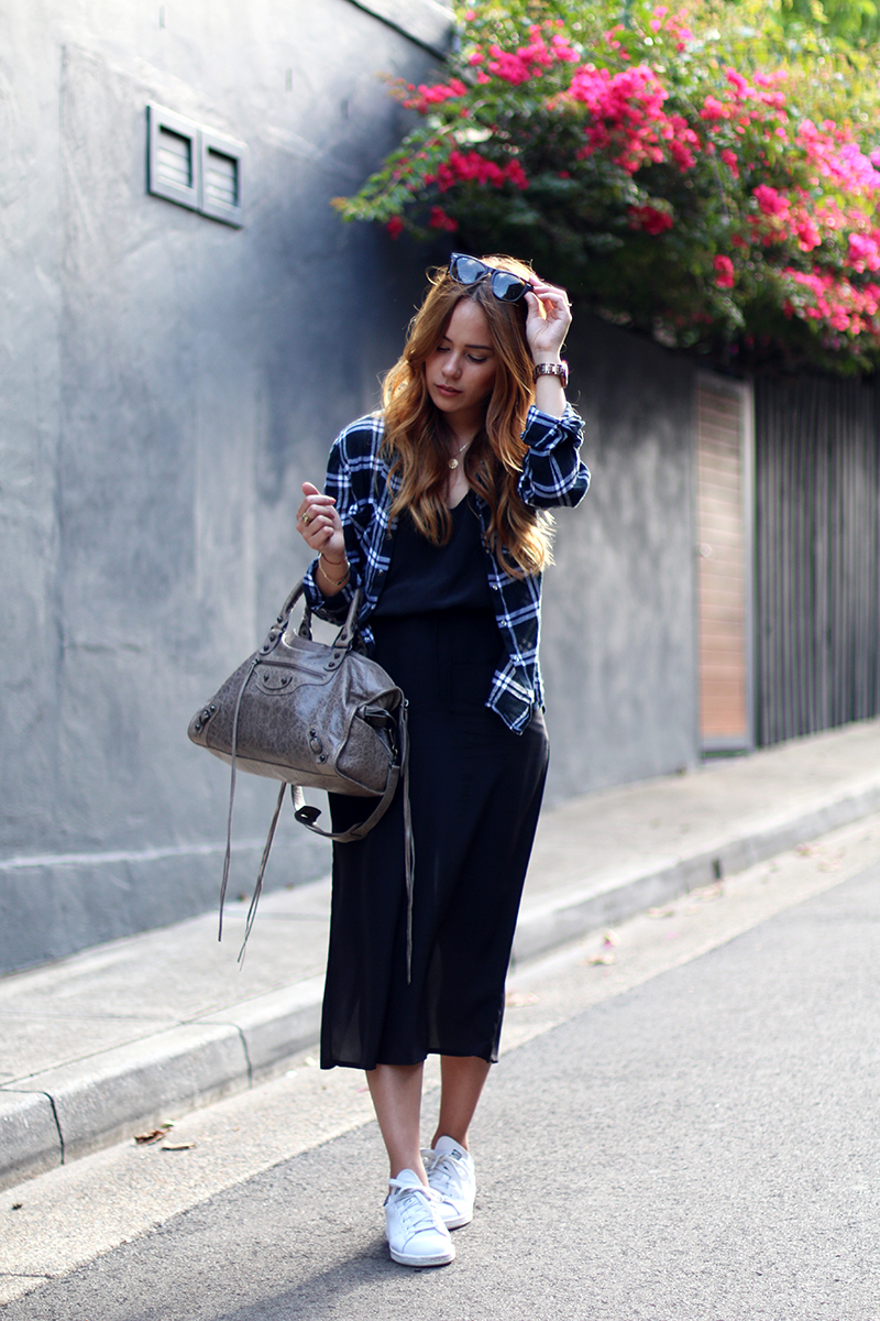 Balenciaga City in Gris Poivre, Mididress, Flannel Shirt, Adidas Stan Smith