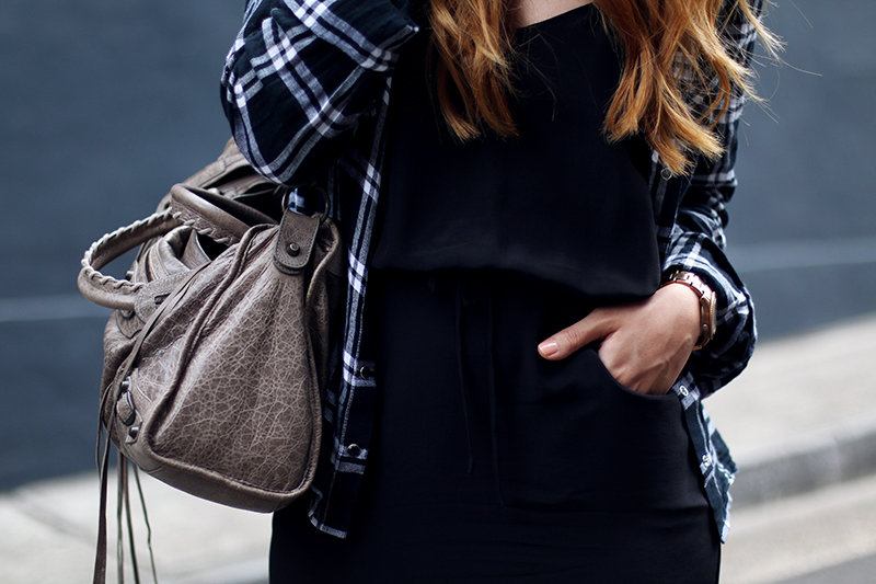 Balenciaga City in Gris Poivre, Mididress, Flannel Shirt, Adidas Stan Smith