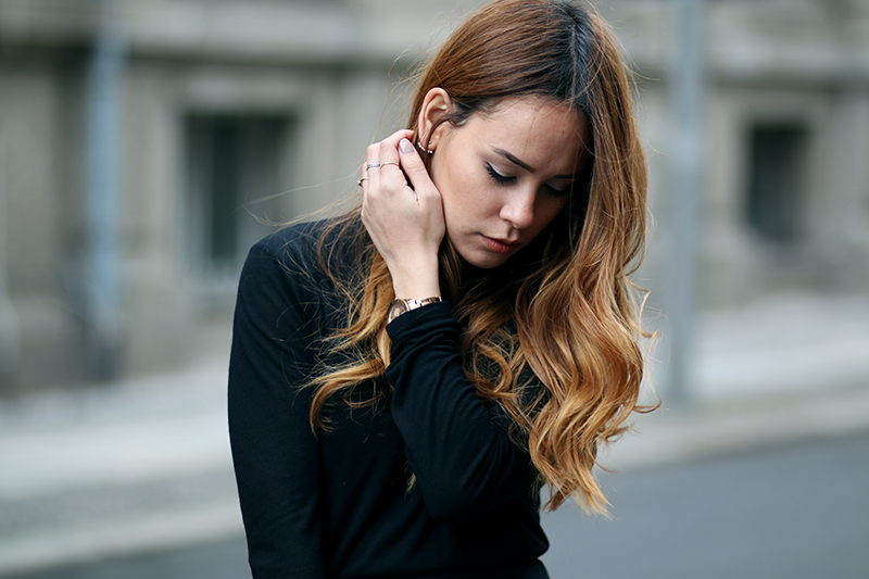 How to style overknees: Desi is wearing Stuart Weitzman Overknees, asymmetric draped dress and Alexander Wang Brenda Camera Bag