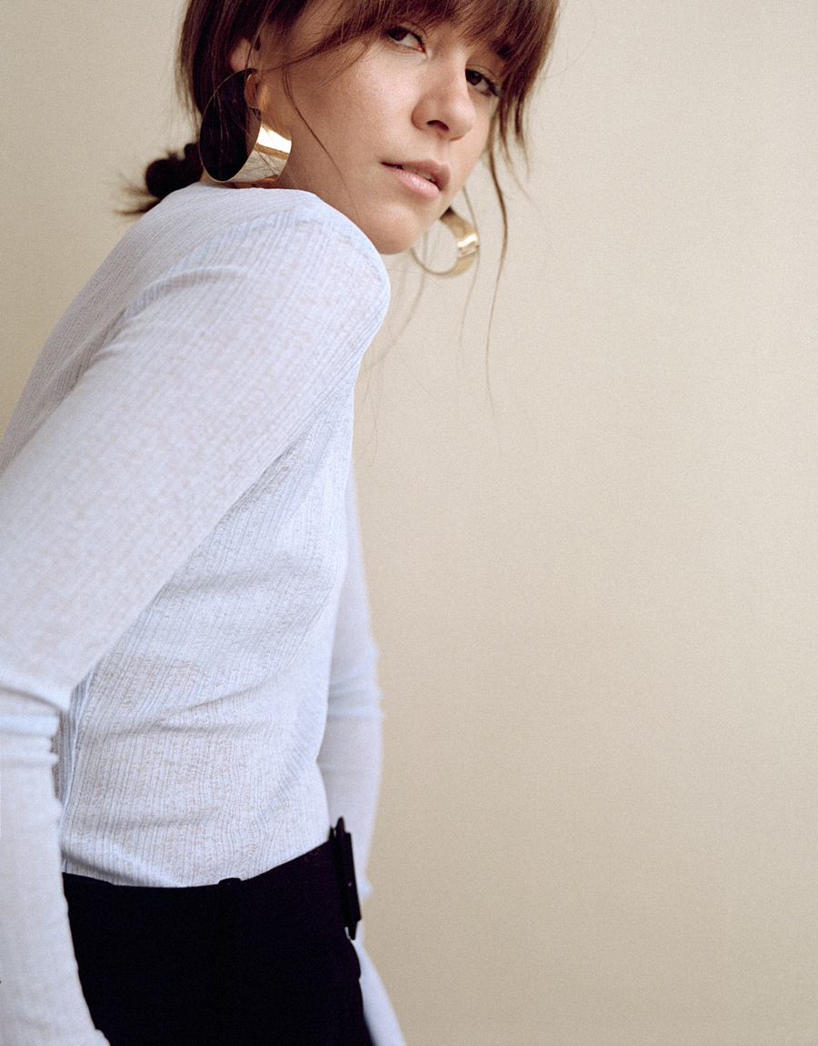 Outfit: Blue shirt and white sweater vest. Nisi is wearing: Blue longsleeve, White sweater vest, Culottes, Earrings