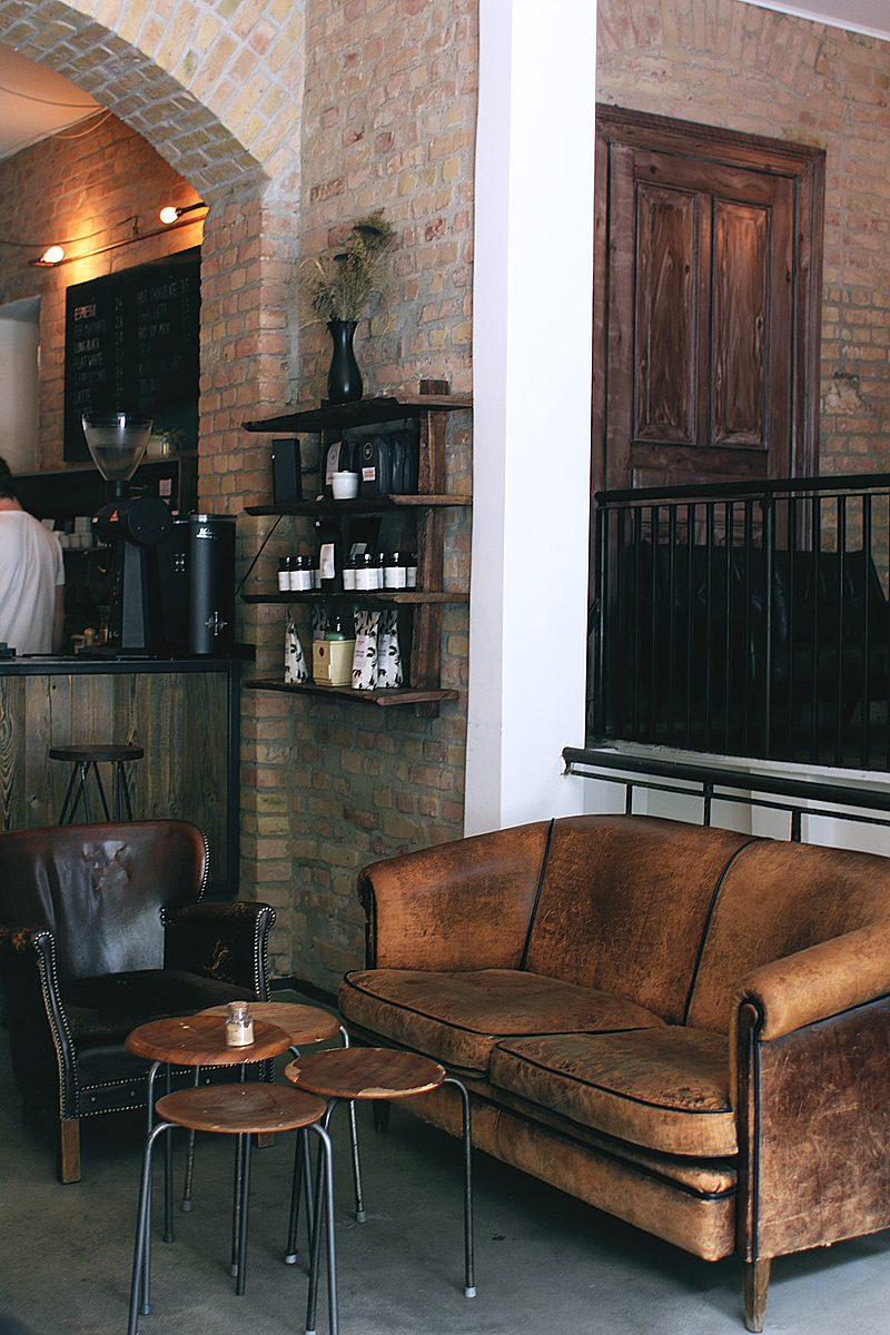 Food Tip: Distrikt Coffe, Berlin. The best Pancakes, cool industrial interior