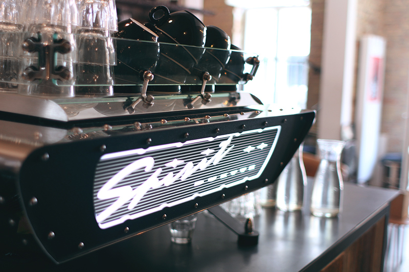 Food Tip: Distrikt Coffe, Berlin. The best Pancakes, cool industrial interior