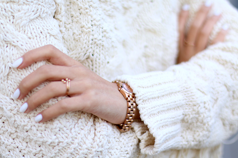 Nisi is wearing: Fringed Sweater, Girlfriend Jeans, Jimmy Choo sling-back pumps and Céline Belt bag