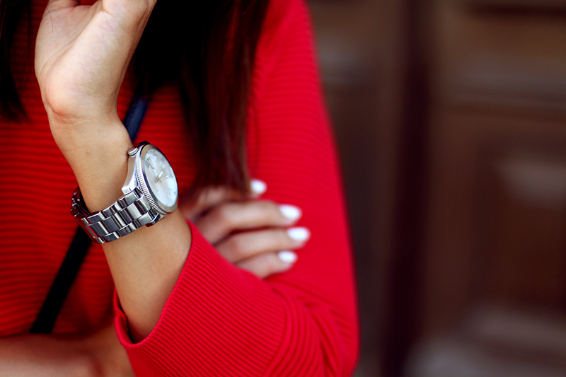 outfit_red_jumper_highwaisted_denim_shorts_celine_trio_bag_birkenstock_5