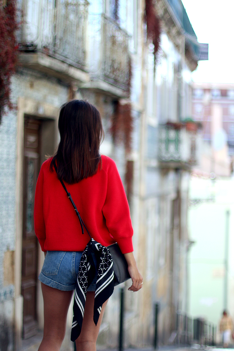 outfit_red_jumper_highwaisted_denim_shorts_celine_trio_bag_birkenstock_6