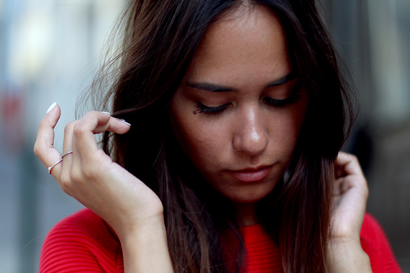 outfit_red_jumper_highwaisted_denim_shorts_celine_trio_bag_birkenstock_7